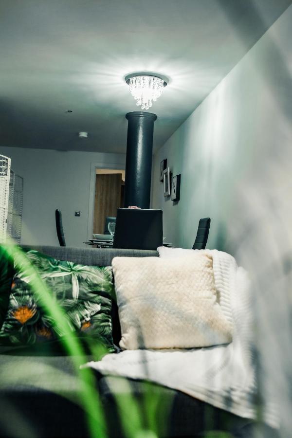 Bv Cosy Basement Apartment At Conditioning House Bradford  Zewnętrze zdjęcie
