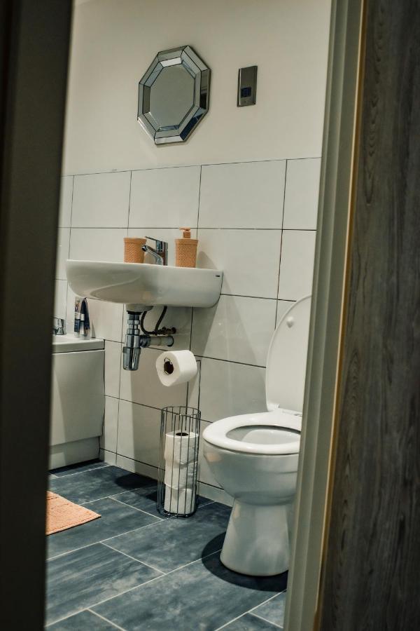 Bv Cosy Basement Apartment At Conditioning House Bradford  Zewnętrze zdjęcie